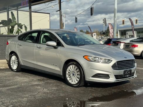 Used 2015 Ford Fusion S image 3
