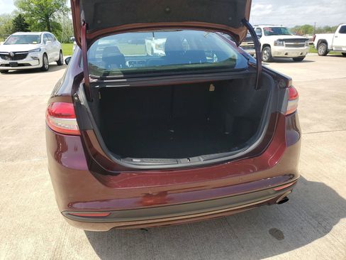 Used 2018 Ford Fusion SE w/ Fusion SE Technology Package FWD image 31