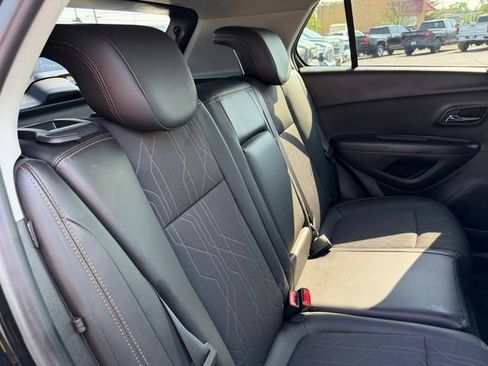 Used 2020 Chevrolet Trax LT w/ LT Convenience Package FWD image 10