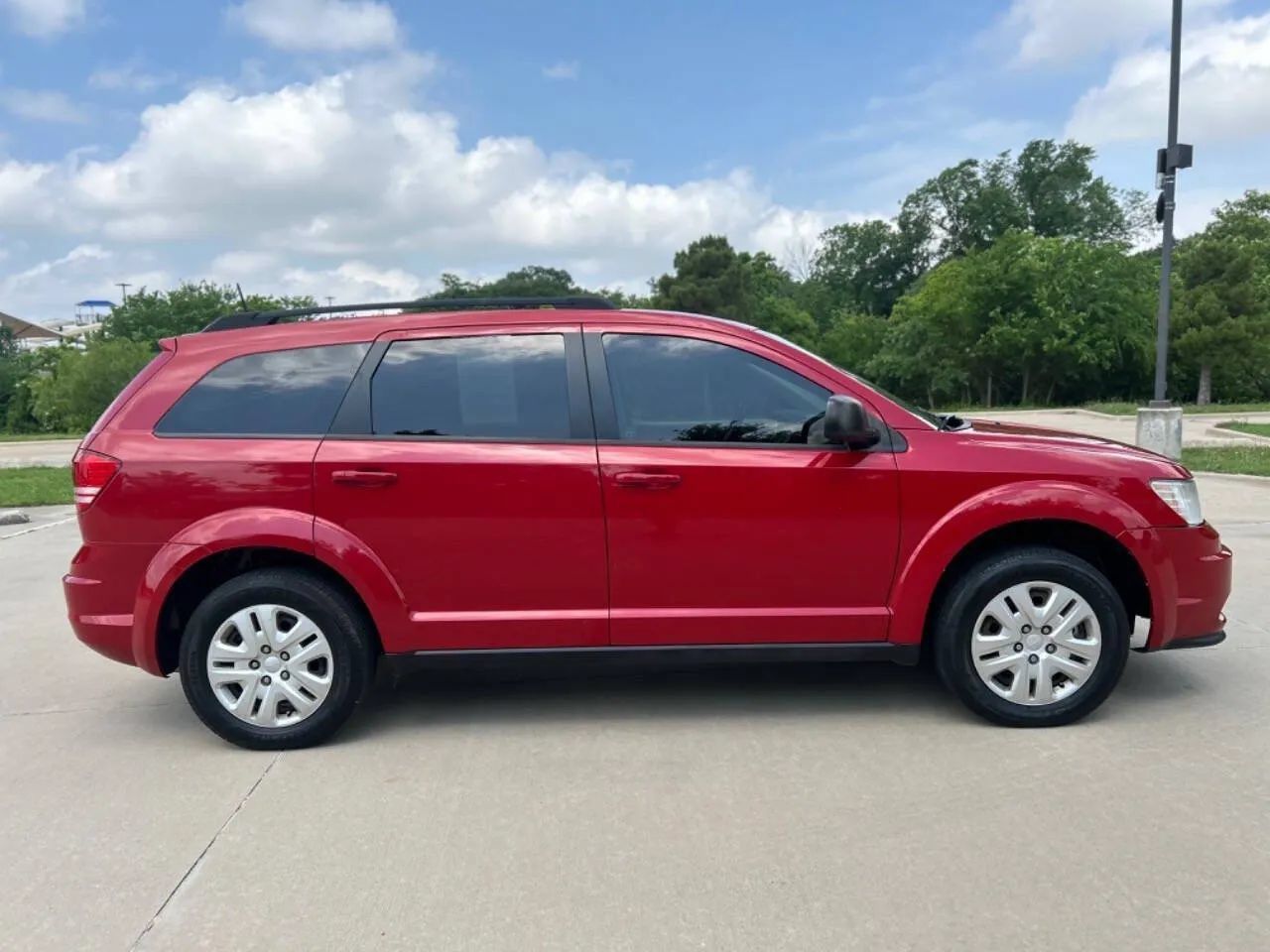 Used 2019 Dodge Journey SE FWD image 5