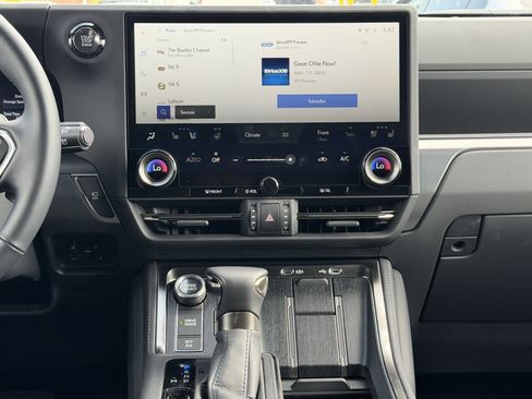 Used 2026 Lexus GX 550 w/ Accessory Package (2T) AWD/4WD image 26