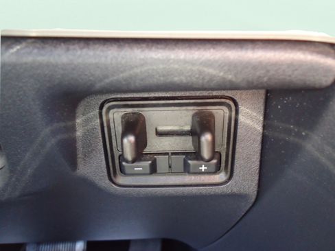 Used 2025 Ford Expedition Max Active AWD/4WD image 23