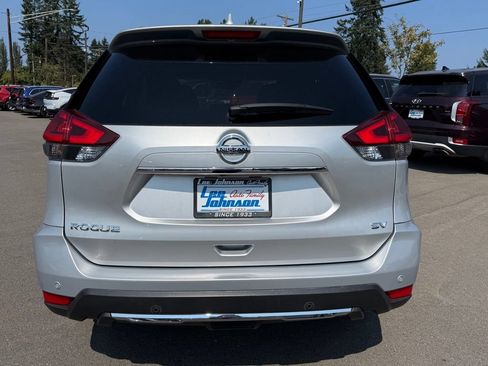 Used 2019 Nissan Rogue SV w/ Premium Package FWD image 4