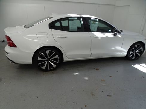 Used 2022 Volvo S60 B5 Inscription image 23