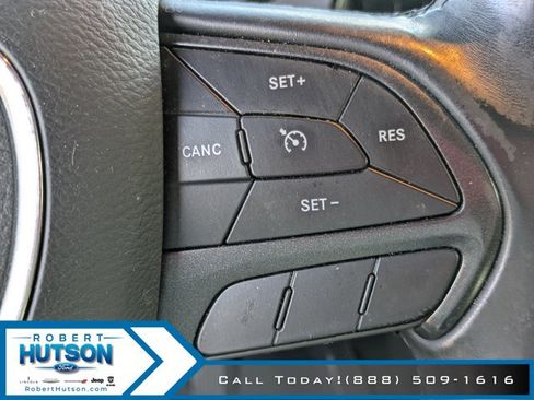 Used 2019 Dodge Challenger SXT image 18