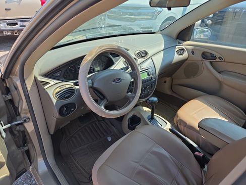 Used 2003 Ford Focus SE FWD image 9