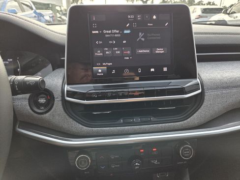Used 2022 Jeep Compass Latitude FWD image 22