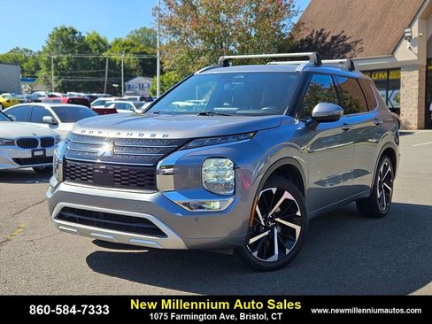 Used 2022 Mitsubishi Outlander GT image 1