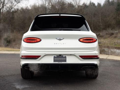 Used 2023 Bentley Bentayga Extended Wheelbase image 10