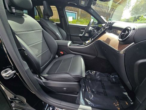 Used 2026 Mercedes-Benz GLC 300 4MATIC image 11