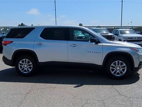 Used 2019 Chevrolet Traverse LS w/ LPO, Blackout Package FWD image 9