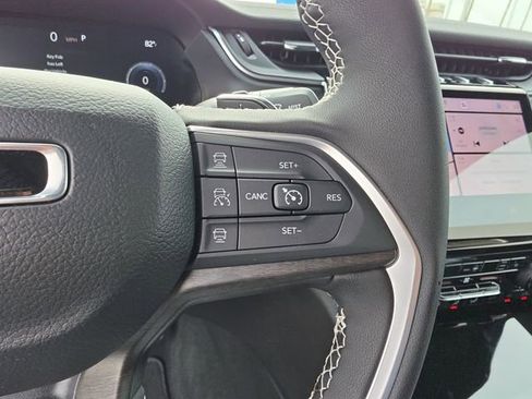 Used 2025 Jeep Grand Cherokee Limited AWD/4WD image 22