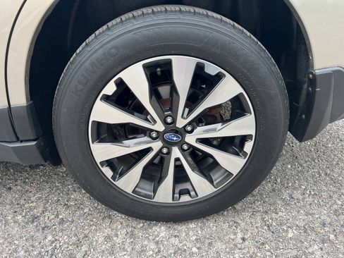 Used 2016 Subaru Outback 2.5i Limited AWD/4WD image 35