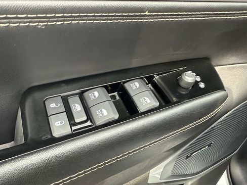 Used 2024 Jeep Wagoneer L Series II image 21