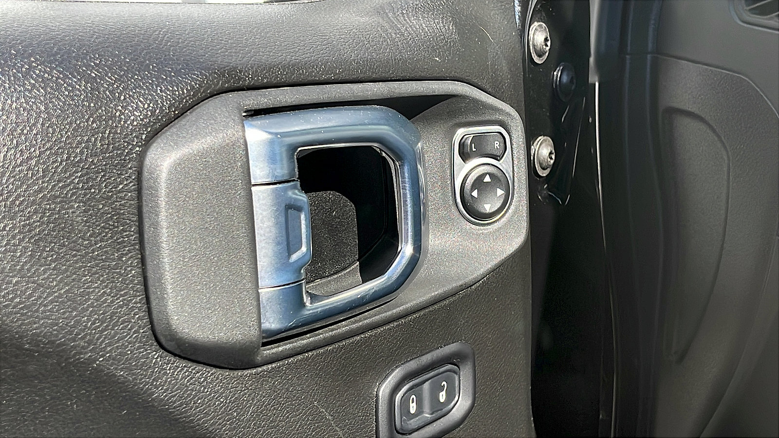 Used 2026 Jeep Gladiator Rubicon AWD/4WD image 25