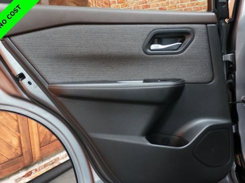 Used 2022 Nissan Rogue SV image 40