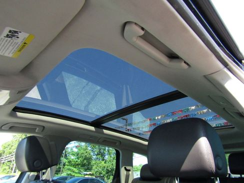 Used 2014 Volkswagen Touareg VR6 image 11