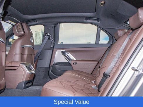 Used 2025 BMW 760i xDrive w/ Premium Package AWD/4WD image 23