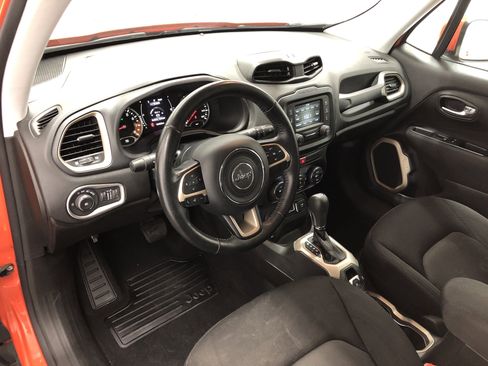 Used 2017 Jeep Renegade Latitude w/ Popular Equipment Group image 14