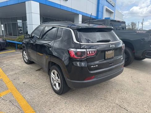 Used 2023 Jeep Compass Latitude AWD/4WD image 4