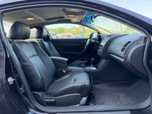 Used 2011 Nissan Altima 3.5 SR w/ 3.5SR Premium Pkg FWD image 12