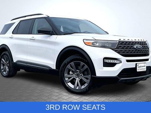Used 2021 Ford Explorer XLT w/ Equipment Group 202A image 3