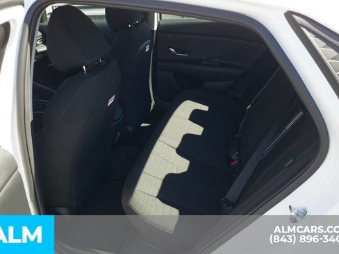 Used 2025 Hyundai Elantra Hybrid FWD image 16