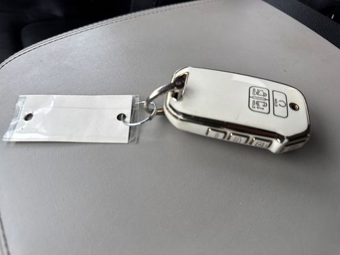 Used 2024 Kia Carnival LX image 28