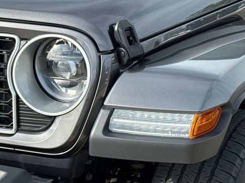 Used 2025 Jeep Wrangler Unlimited Sahara AWD/4WD image 4