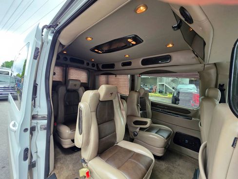 Used 2018 Ford Transit 250 148 Medium Roof w/ Exterior Upgrade Package RWD image 31