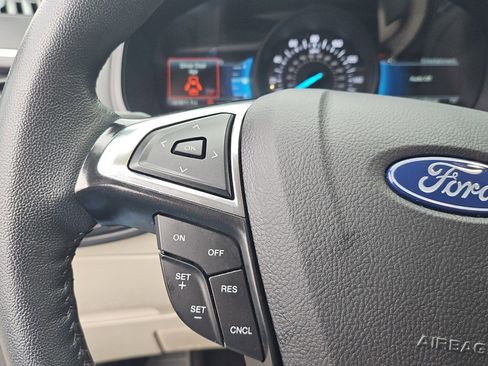 Used 2024 Ford Edge Titanium image 19