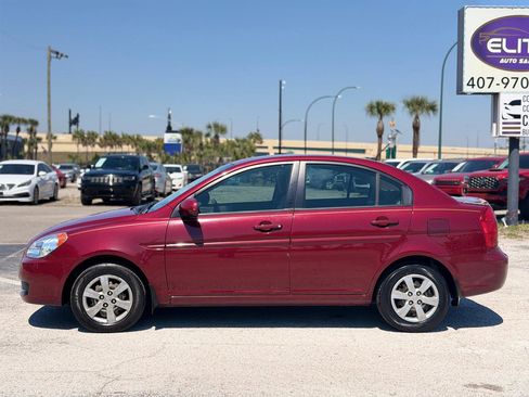 Used 2011 Hyundai Accent GLS image 2