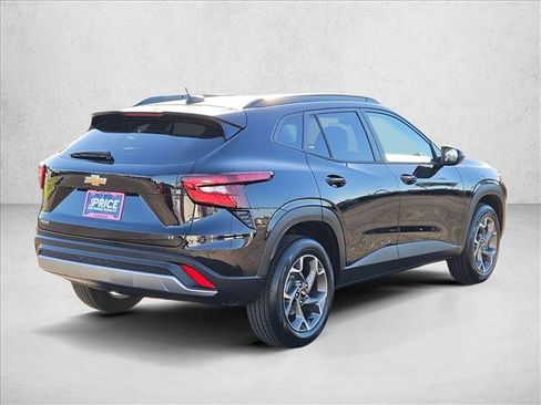 Used 2025 Chevrolet Trax LT w/ LT Convenience Package image 5