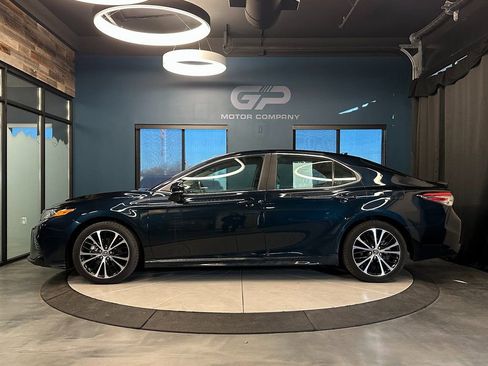 Used 2019 Toyota Camry SE image 6