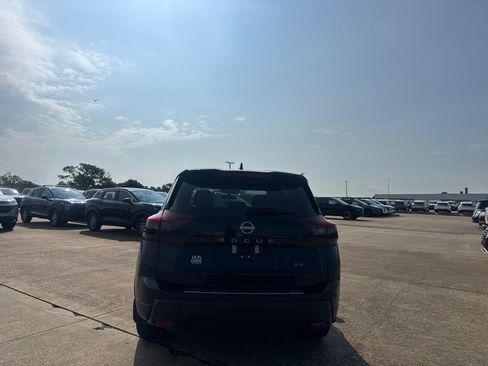 Certified 2024 Nissan Rogue SV FWD image 18