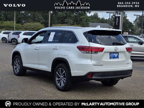 Used 2019 Toyota Highlander XLE FWD image 6