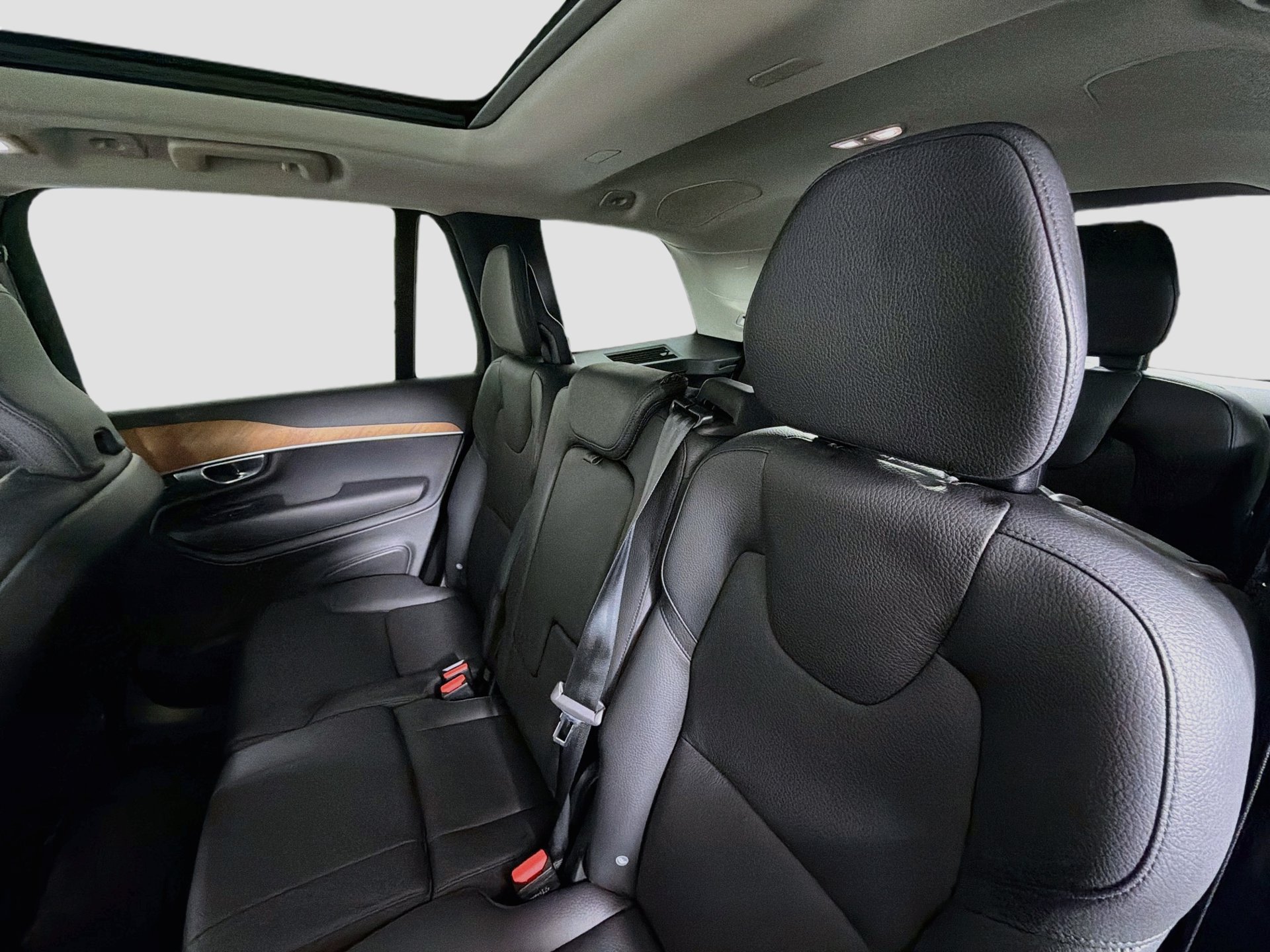 Certified 2024 Volvo XC90 T8 Plus AWD/4WD image 26
