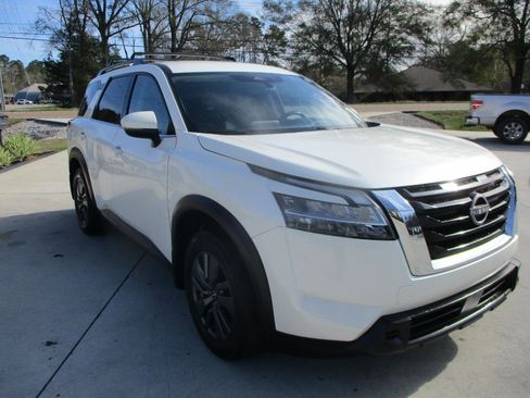 Used 2022 Nissan Pathfinder SV image 12