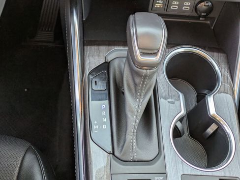 Used 2023 Toyota Highlander Limited image 25