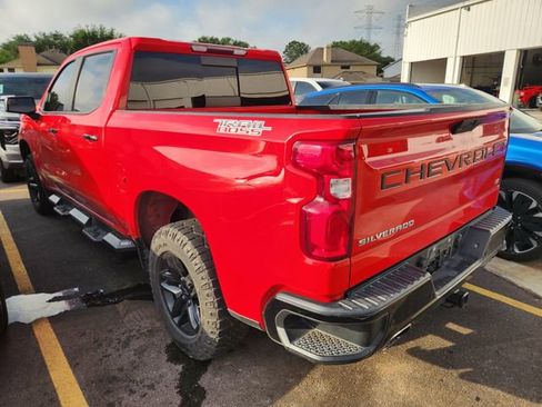 Used 2021 Chevrolet Silverado 1500 LT Trail Boss w/ Convenience Package II image 3
