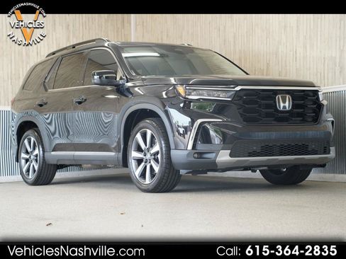 Used 2025 Honda Pilot Touring image 1
