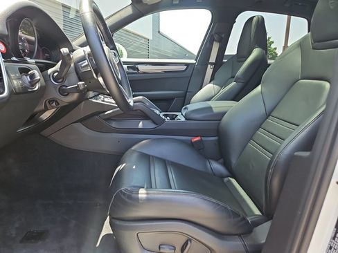 Used 2023 Porsche Cayenne Platinum Edition AWD/4WD image 5
