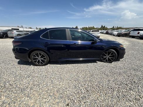 Used 2021 Toyota Camry SE FWD image 4