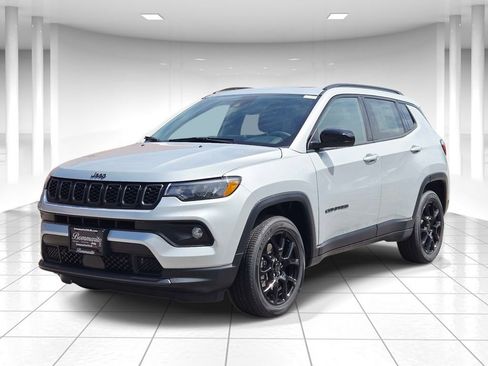 Certified 2025 Jeep Compass Latitude w/ Sun & Sound Group AWD/4WD image 7