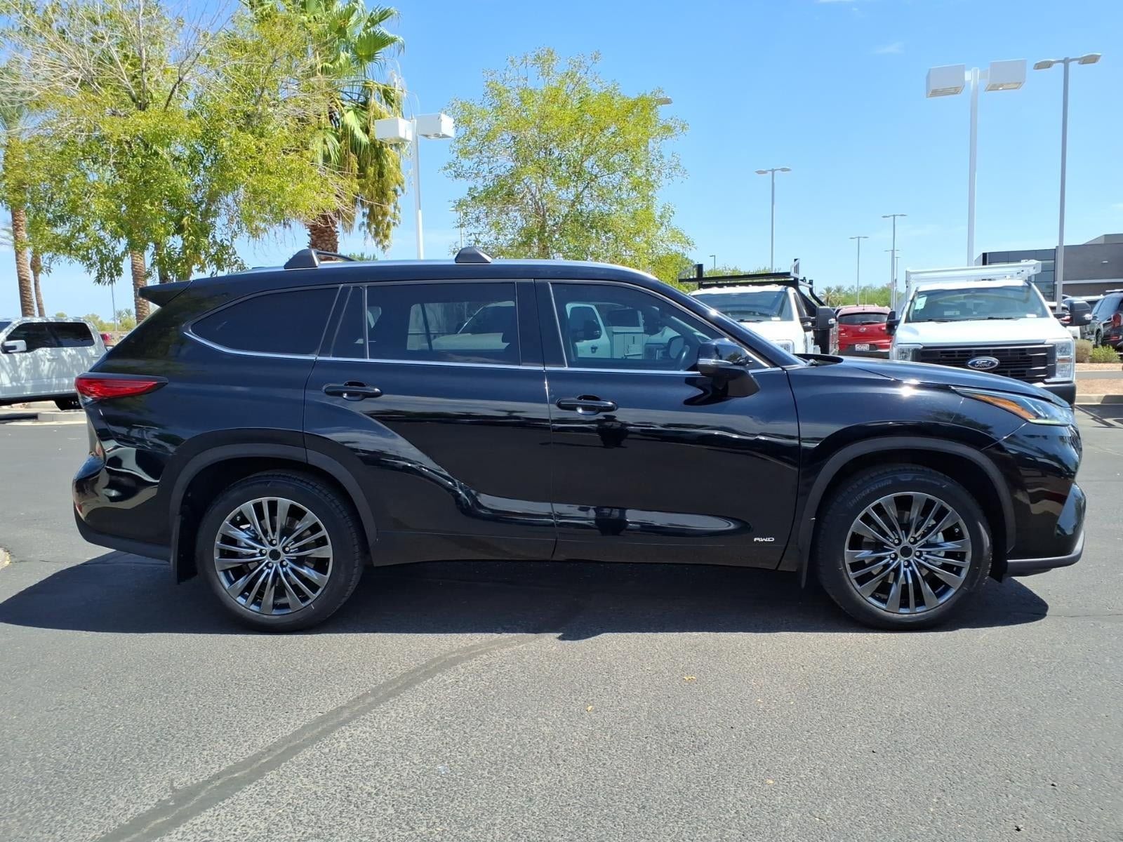 Used 2022 Toyota Highlander Limited AWD/4WD image 3