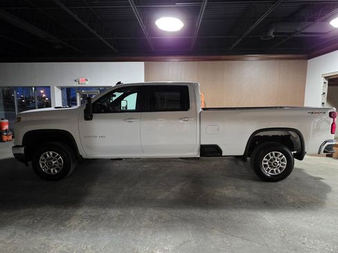 Used 2025 Chevrolet Silverado 2500 LT w/ Convenience Package image 5