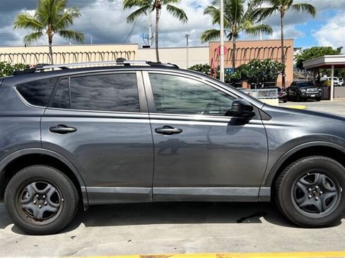Used 2017 Toyota RAV4 LE FWD image 10