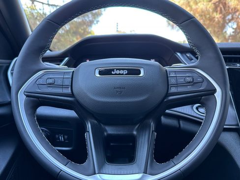 New 2025 Jeep Grand Cherokee Laredo image 22