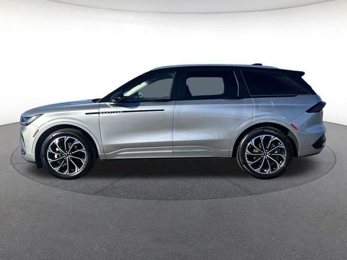 Used 2024 Lincoln Nautilus Reserve image 2