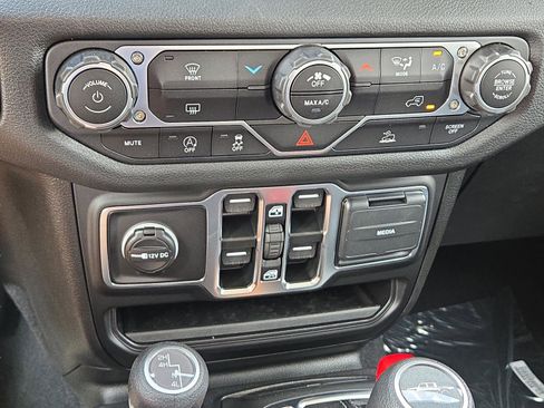 New 2025 Jeep Gladiator Sport image 27